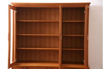 中古　家具蔵(カグラ)　温もり溢れるチェリー材のカップボード(キャビネット、食器棚、収納棚)(定価約34万円)