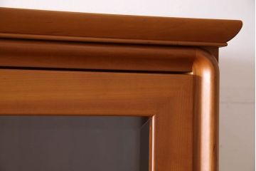 中古　家具蔵(カグラ)　温もり溢れるチェリー材のカップボード(キャビネット、食器棚、収納棚)(定価約34万円)