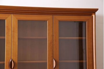 中古　家具蔵(カグラ)　温もり溢れるチェリー材のカップボード(キャビネット、食器棚、収納棚)(定価約34万円)