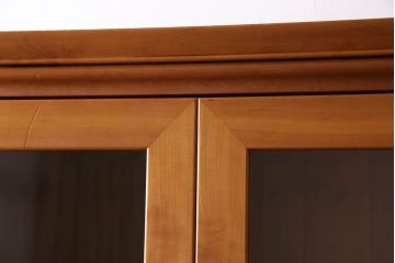 中古　家具蔵(カグラ)　温もり溢れるチェリー材のカップボード(キャビネット、食器棚、収納棚)(定価約34万円)