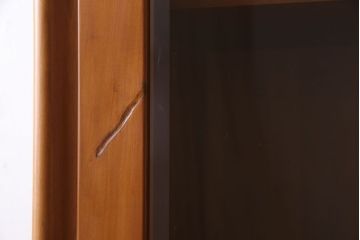 中古　家具蔵(カグラ)　温もり溢れるチェリー材のカップボード(キャビネット、食器棚、収納棚)(定価約34万円)