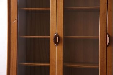 中古　家具蔵(カグラ)　温もり溢れるチェリー材のカップボード(キャビネット、食器棚、収納棚)(定価約34万円)