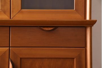 中古　家具蔵(カグラ)　温もり溢れるチェリー材のカップボード(キャビネット、食器棚、収納棚)(定価約34万円)