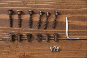 中古　家具蔵(カグラ)　温もり溢れるチェリー材のカップボード(キャビネット、食器棚、収納棚)(定価約34万円)