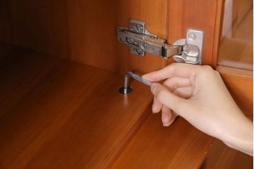 中古　家具蔵(カグラ)　温もり溢れるチェリー材のカップボード(キャビネット、食器棚、収納棚)(定価約34万円)