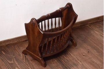 アンティーク雑貨　中古　柏木工(KASHIWA) 凝ったデザインが印象的なマガジンラック