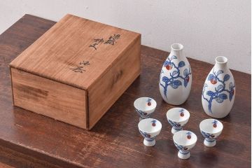 アンティーク雑貨　昭和期　十三代酒井田柿右衛門　白色の余白が美しい染錦柿文酒器