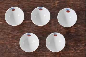 アンティーク雑貨　昭和期　十三代酒井田柿右衛門　白色の余白が美しい染錦柿文酒器