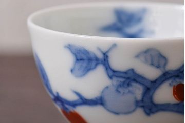 アンティーク雑貨　昭和期　十三代酒井田柿右衛門　白色の余白が美しい染錦柿文酒器