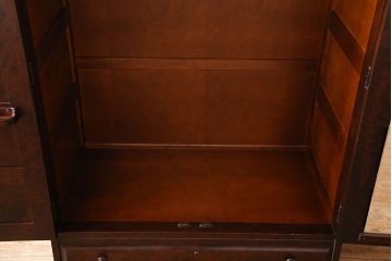 中古　北海道民芸家具　落ち着きのあるシックなワードローブ(洋服タンス、キャビネット)