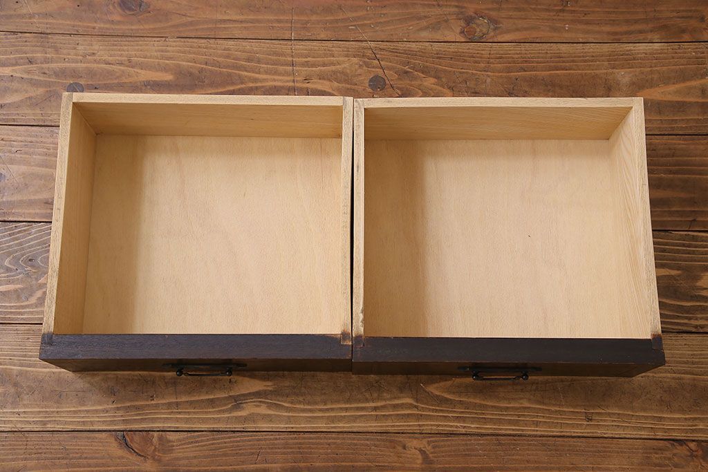 アンティーク家具　和製アンティーク　大正浪漫の雰囲気漂う　扉付き本棚(ブックケース、本箱、キャビネット)