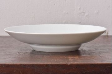 アンティーク雑貨　骨董　人間国宝「井上萬二」　白磁染牡丹彫文額皿・外箱付き