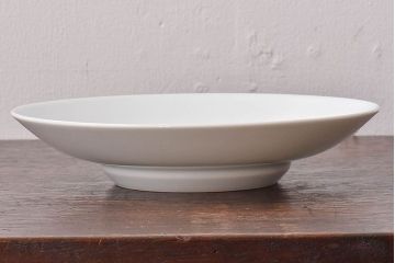 アンティーク雑貨　骨董　人間国宝「井上萬二」　白磁染牡丹彫文額皿・外箱付き