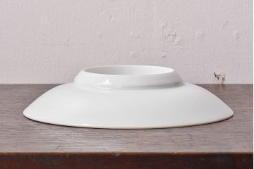 アンティーク雑貨　骨董　人間国宝「井上萬二」　白磁染牡丹彫文額皿・外箱付き