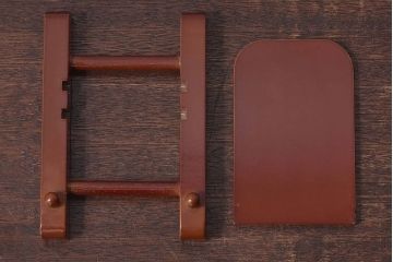 アンティーク雑貨　骨董　人間国宝「井上萬二」　白磁染牡丹彫文額皿・外箱付き