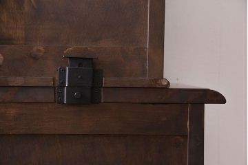 中古　北海道民芸家具　OM151　シックな食器棚(キャビネット、収納棚)(定価130万円)