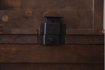 中古　北海道民芸家具　OM151　シックな食器棚(キャビネット、収納棚)(定価130万円)