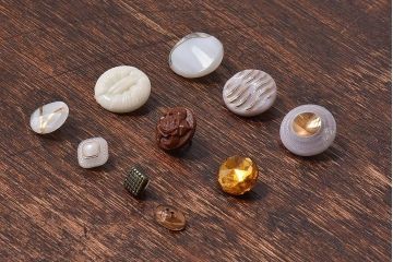 アンティーク雑貨　チェコガラス　優美なビンテージボタン10個セット