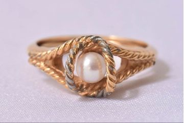 アンティーク雑貨　AVON(エイボン)　FASHION ACCENTS IN JEWELRY　ビンテージリング(指輪)・外箱付き
