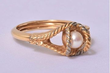 アンティーク雑貨　AVON(エイボン)　FASHION ACCENTS IN JEWELRY　ビンテージリング(指輪)・外箱付き