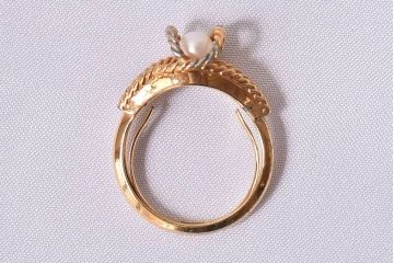 アンティーク雑貨　AVON(エイボン)　FASHION ACCENTS IN JEWELRY　ビンテージリング(指輪)・外箱付き