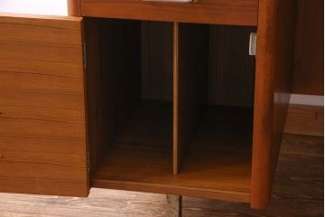 ヴィンテージ家具　和製ビンテージ　希少　整然とした木目が美しい突板チーク材のデスク(ワークデスク、在宅ワーク、在宅用、オフィスデスク)