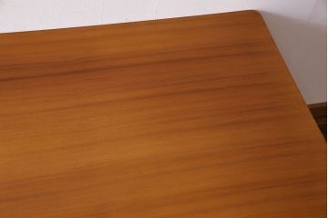 ヴィンテージ家具　和製ビンテージ　希少　整然とした木目が美しい突板チーク材のデスク(ワークデスク、在宅ワーク、在宅用、オフィスデスク)