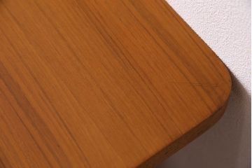 ヴィンテージ家具　和製ビンテージ　希少　整然とした木目が美しい突板チーク材のデスク(ワークデスク、在宅ワーク、在宅用、オフィスデスク)