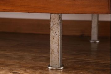 ヴィンテージ家具　和製ビンテージ　希少　整然とした木目が美しい突板チーク材のデスク(ワークデスク、在宅ワーク、在宅用、オフィスデスク)