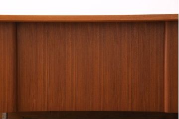 ヴィンテージ家具　和製ビンテージ　希少　整然とした木目が美しい突板チーク材のデスク(ワークデスク、在宅ワーク、在宅用、オフィスデスク)