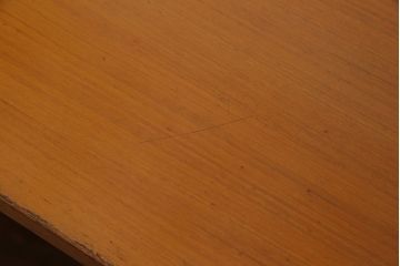 ヴィンテージ家具　和製ビンテージ　希少　整然とした木目が美しい突板チーク材のデスク(ワークデスク、在宅ワーク、在宅用、オフィスデスク)