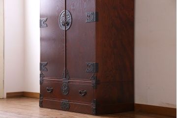中古　伝統工芸　岩谷堂箪笥　木目が存在感を放つワードローブ(洋服タンス、洋服箪笥)(定価60万円)