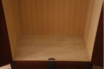 中古　伝統工芸　岩谷堂箪笥　木目が存在感を放つワードローブ(洋服タンス、洋服箪笥)(定価60万円)