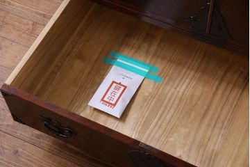中古　伝統工芸　岩谷堂箪笥　木目が存在感を放つワードローブ(洋服タンス、洋服箪笥)(定価60万円)