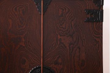 中古　伝統工芸　岩谷堂箪笥　木目が存在感を放つワードローブ(洋服タンス、洋服箪笥)(定価60万円)