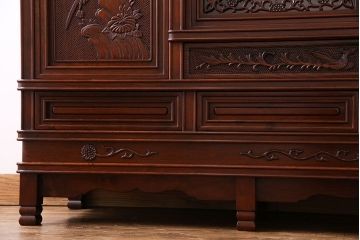 中古　民芸家具　唐木材(花梨材・カリン材)使用!美しい彫刻が目を惹く大振りなサイドボード(キャビネット、飾り棚)(定価約160万円)