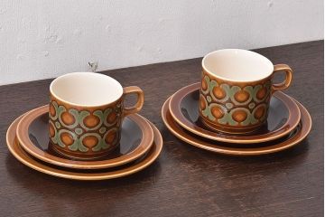 アンティーク雑貨　イギリスビンテージ　HORNSEA(ホーンジー)　BRONTE(ブロンテ)シリーズ　カップ&ソーサー&プレート2客セット(洋食器)(1)
