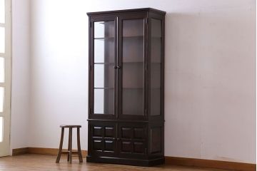 中古　希少な廃盤品!!　北海道民芸家具　OM158　上質な三方ガラス飾り棚(陳列棚、ガラスケース)