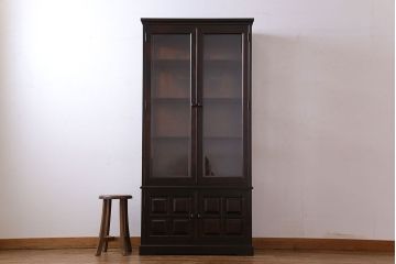 中古　希少な廃盤品!!　北海道民芸家具　OM158　上質な三方ガラス飾り棚(陳列棚、ガラスケース)