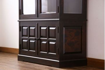 中古　希少な廃盤品!!　北海道民芸家具　OM158　上質な三方ガラス飾り棚(陳列棚、ガラスケース)