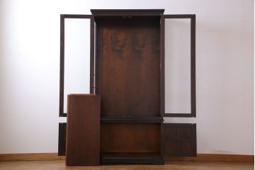 中古　希少な廃盤品!!　北海道民芸家具　OM158　上質な三方ガラス飾り棚(陳列棚、ガラスケース)