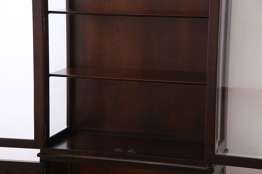 中古　希少な廃盤品!!　北海道民芸家具　OM158　上質な三方ガラス飾り棚(陳列棚、ガラスケース)