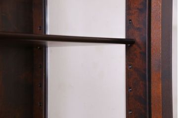 中古　希少な廃盤品!!　北海道民芸家具　OM158　上質な三方ガラス飾り棚(陳列棚、ガラスケース)