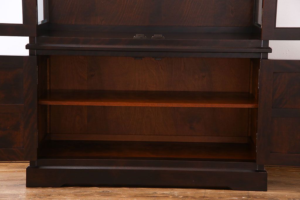 中古　希少な廃盤品!!　北海道民芸家具　OM158　上質な三方ガラス飾り棚(陳列棚、ガラスケース)