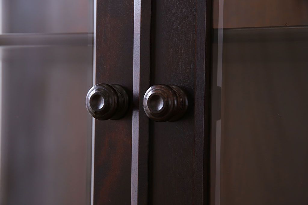 中古　希少な廃盤品!!　北海道民芸家具　OM158　上質な三方ガラス飾り棚(陳列棚、ガラスケース)