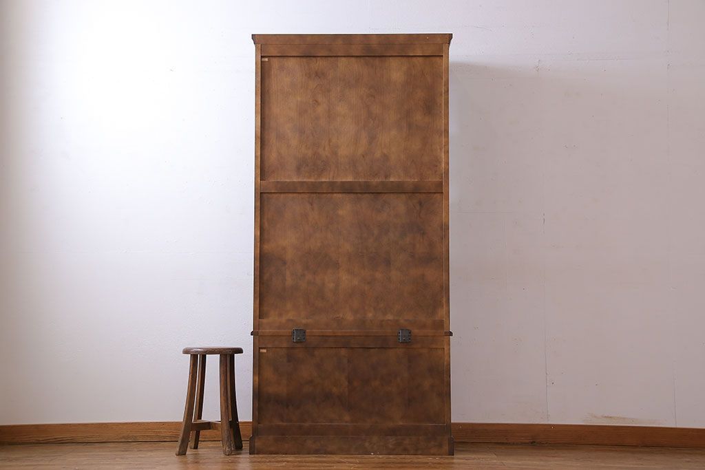 中古　希少な廃盤品!!　北海道民芸家具　OM158　上質な三方ガラス飾り棚(陳列棚、ガラスケース)