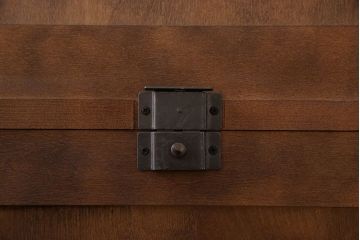 中古　希少な廃盤品!!　北海道民芸家具　OM158　上質な三方ガラス飾り棚(陳列棚、ガラスケース)