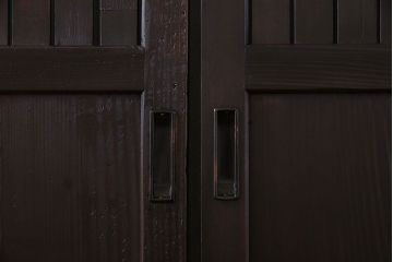 和製アンティーク　味わい深い風合いの和モダンな格子板戸(引き戸、建具)