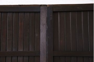和製アンティーク　味わい深い風合いの和モダンな格子板戸(引き戸、建具)