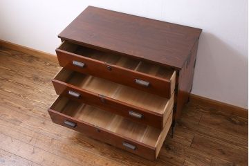 アンティーク家具　前面欅材　漆塗りが上品な鉄脚付きアンティークチェスト(箪笥、タンス、引き出し)
